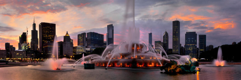 Elizabeth Fountain with the chicago skyline at sunset